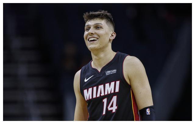 选手同场竞 选手同场竞