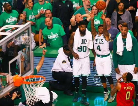 一个巨人 一个巨人